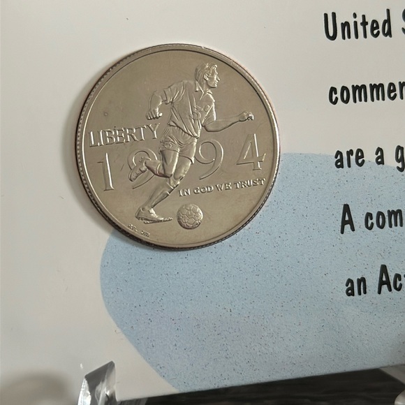 1994 D Mint World Cup USA Commemorative Coin Uncirculated - Picture 2 of 12
